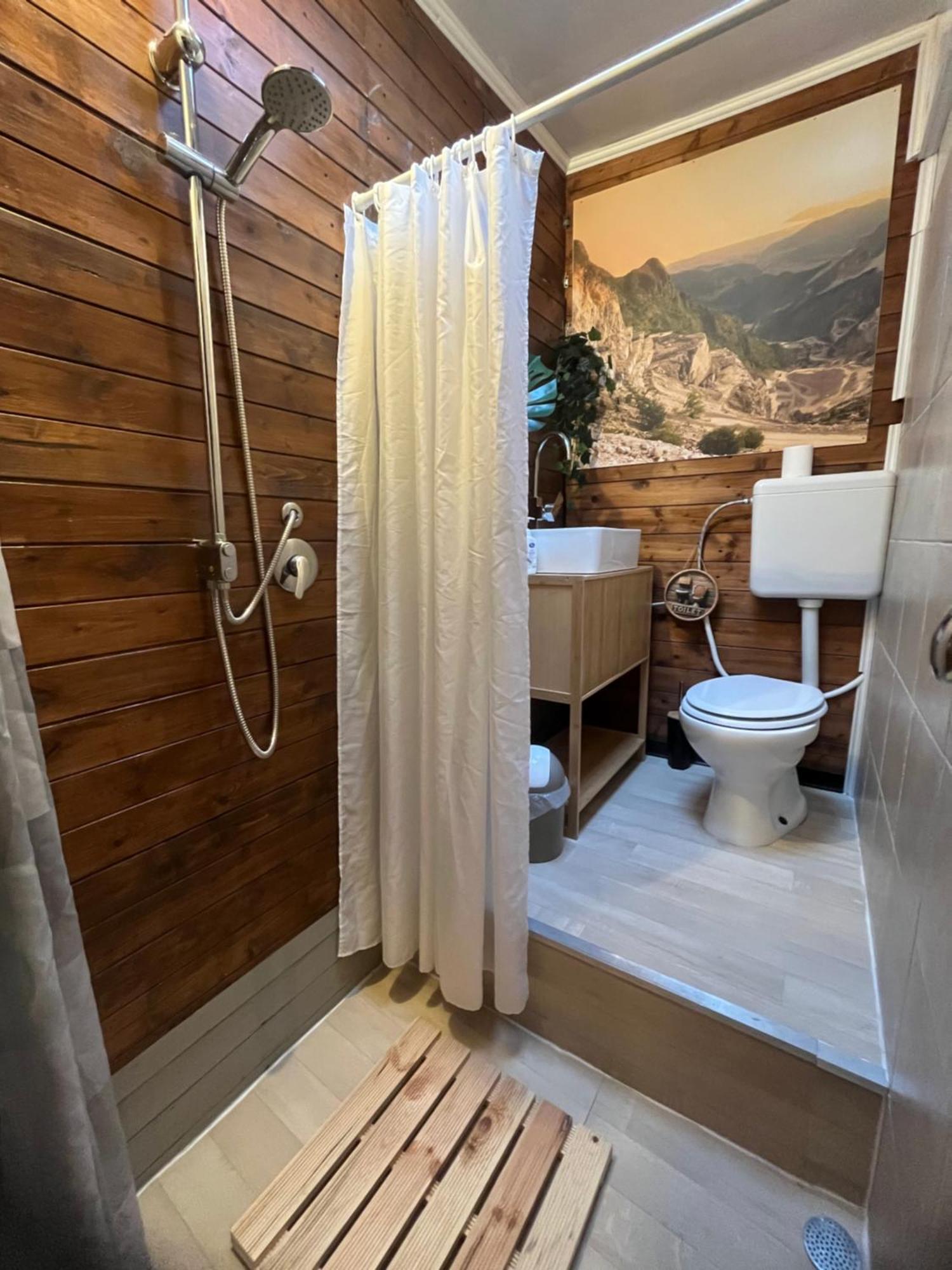 Lo Chalet Del Relax Carrara Bagian luar foto